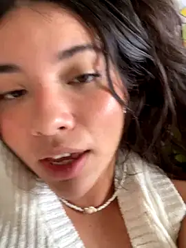 Snapshot of Jules_Angel chatting on October 7, 2025, 9:05 pm Jules Angel online show from October 7, 2025, 9:05 pm