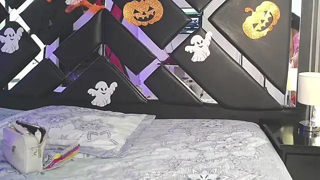 Charlotte ebony  online show from October 22, 2025, 12:37 pm