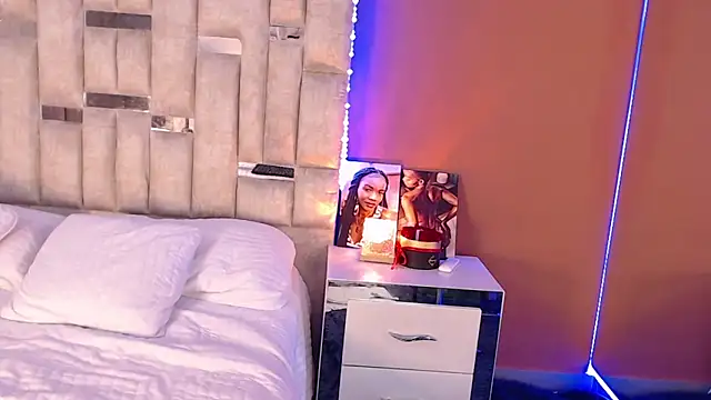 Emily knights online show from November 25, 2025, 9:26 pm