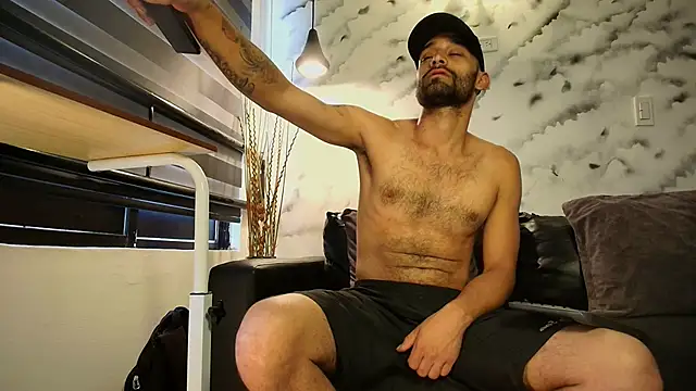 Snapshot of Max_Miller_S chatting on November 20, 2025, 6:52 pm Max Miller S online show from November 20, 2025, 6:52 pm