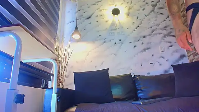 Snapshot of Max_Miller_S chatting on November 24, 2025, 6:52 pm Max Miller S online show from November 24, 2025, 6:52 pm