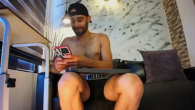 Snapshot of Max_Miller_S chatting on November 19, 2025, 7:03 pm Max Miller S online show from November 19, 2025, 7:03 pm