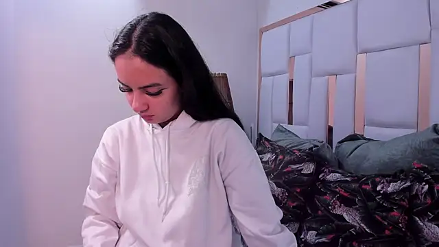 maddie greyy online show from November 19, 2025, 11:21 am