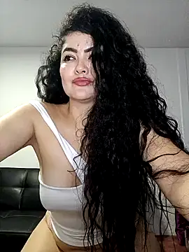 tutisex  online show from November 17, 2025, 4:27 am