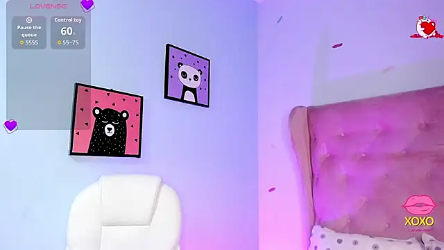 Snapshot of Vanelope_evanss chatting on October 17, 2025, 1:24 pm Vanelope evanss online show from October 17, 2025, 1:24 pm