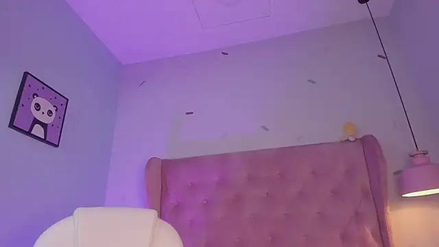 Snapshot of Vanelope_evanss chatting on November 29, 2025, 1:00 pm Vanelope evanss online show from November 29, 2025, 1:00 pm