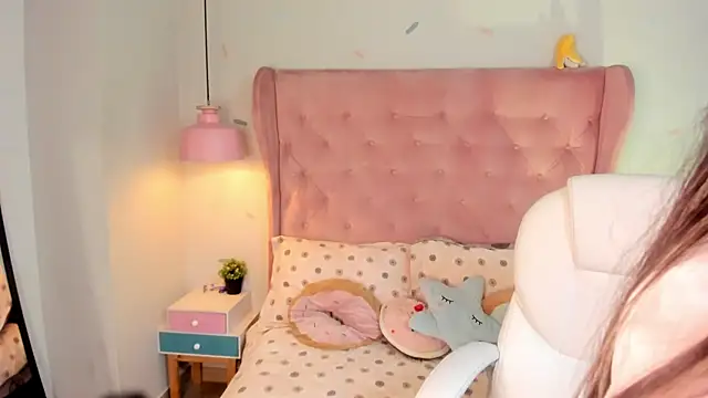 Snapshot of Vanelope_evanss chatting on November 15, 2025, 1:04 pm Vanelope evanss online show from November 15, 2025, 1:04 pm