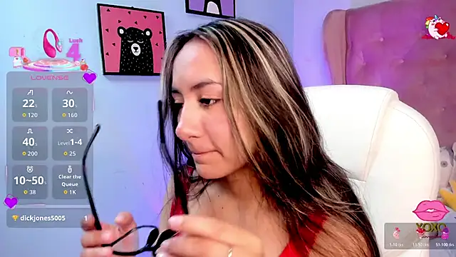 Snapshot of Vanelope_evanss chatting on October 19, 2025, 12:41 pm Vanelope evanss online show from October 19, 2025, 12:41 pm