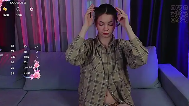 Snapshot of Show_Ray chatting on December 15, 2025, 6:36 pm Show Ray online show from December 15, 2025, 6:36 pm