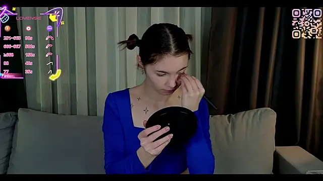 Snapshot of Show_Ray chatting on November 7, 2025, 8:02 pm Show Ray online show from November 7, 2025, 8:02 pm