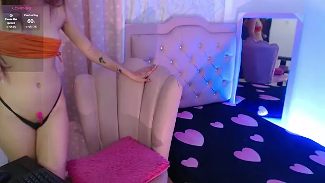 nikki skinny  online show from October 11, 2025, 10:33 pm
