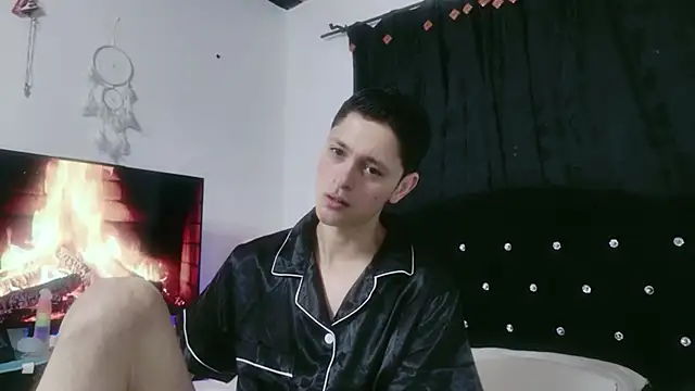 Snapshot of Tyler_cat chatting on October 15, 2025, 11:18 am Tyler cat online show from October 15, 2025, 11:18 am