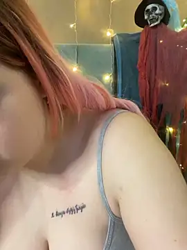 Snapshot of KellyMoors chatting on November 3, 2025, 1:11 am KellyMoors online show from November 3, 2025, 1:11 am