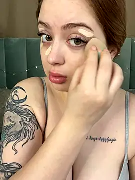 Snapshot of KellyMoors chatting on October 19, 2025, 1:30 am KellyMoors online show from October 19, 2025, 1:30 am