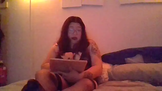 Snapshot of Foxxxy08 chatting on November 1, 2025, 5:36 am Foxxxy08 online show from November 1, 2025, 5:36 am