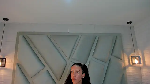 Julieta Slav3 online show from March 4, 2026, 9:33 pm