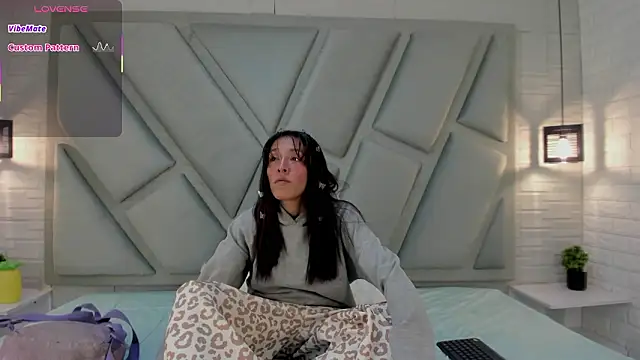 Julieta Slav3 online show from March 5, 2026, 9:43 pm