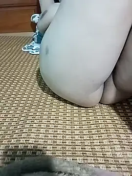 Snapshot of tulip-bae chatting on October 25, 2025, 5:17 am tulip-bae online show from October 25, 2025, 5:17 am