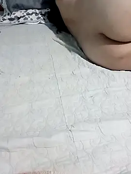 Snapshot of tulip-bae chatting on October 7, 2025, 3:29 am tulip-bae online show from October 7, 2025, 3:29 am