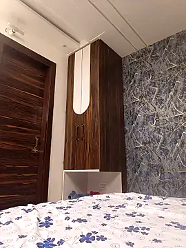 zoya your online show from April 25, 2026, 6:05 pm