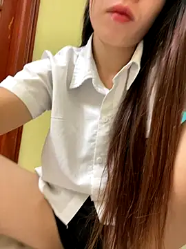 Snapshot of Noen_22 chatting on October 21, 2025, 5:23 pm Noen 22 online show from October 21, 2025, 5:23 pm