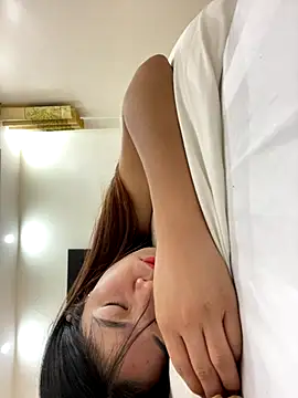 Snapshot of Noen_22 chatting on October 8, 2025, 8:53 pm Noen 22 online show from October 8, 2025, 8:53 pm