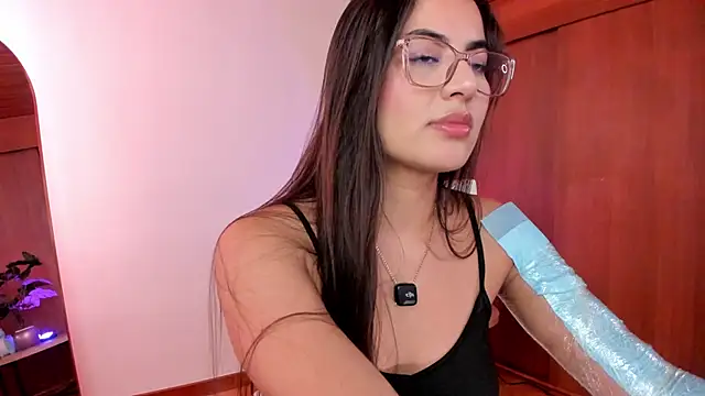 Snapshot of sarita_3 chatting on June 11, 2026, 9:45 pm sarita 3 online show from June 11, 2026, 9:45 pm