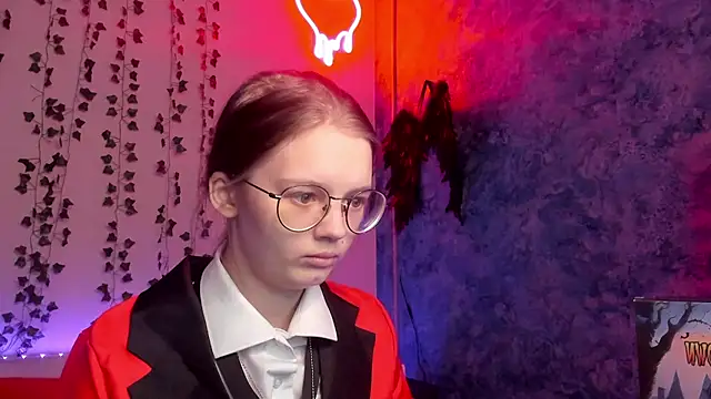 Snapshot of shy_elina01 chatting on October 28, 2025, 10:36 am shy elina01 online show from October 28, 2025, 10:36 am