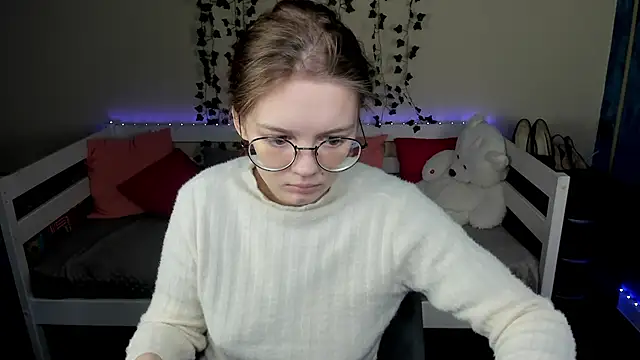 Snapshot of shy_elina01 chatting on October 22, 2025, 10:25 am shy elina01 online show from October 22, 2025, 10:25 am