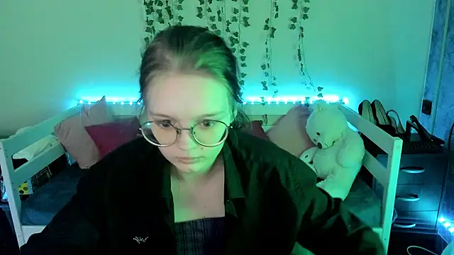 Snapshot of shy_elina01 chatting on October 10, 2025, 10:38 am shy elina01 online show from October 10, 2025, 10:38 am