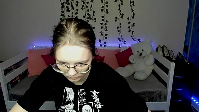 Snapshot of shy_elina01 chatting on October 15, 2025, 10:34 am shy elina01 online show from October 15, 2025, 10:34 am