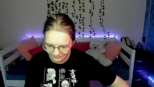 Snapshot of shy_elina01 chatting on October 14, 2025, 10:38 am shy elina01 online show from October 14, 2025, 10:38 am