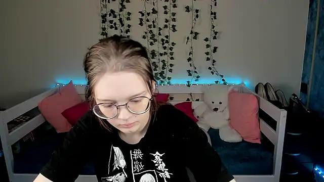 Snapshot of shy_elina01 chatting on October 13, 2025, 10:28 am shy elina01 online show from October 13, 2025, 10:28 am