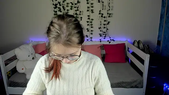 Snapshot of shy_elina01 chatting on October 20, 2025, 10:27 am shy elina01 online show from October 20, 2025, 10:27 am