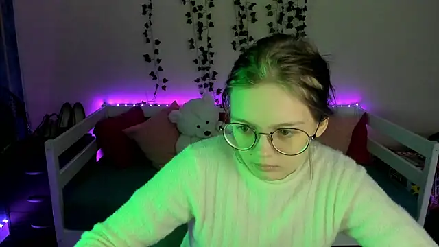 Snapshot of shy_elina01 chatting on October 25, 2025, 10:14 am shy elina01 online show from October 25, 2025, 10:14 am