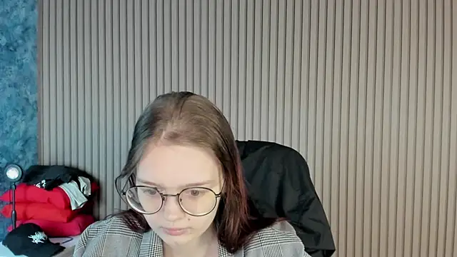 Snapshot of shy_elina01 chatting on October 6, 2025, 10:27 am shy elina01 online show from October 6, 2025, 10:27 am