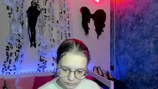 Snapshot of shy_elina01 chatting on October 30, 2025, 9:29 am shy elina01 online show from October 30, 2025, 9:29 am