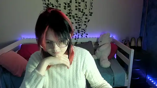 Snapshot of shy_elina01 chatting on November 23, 2025, 10:47 am shy elina01 online show from November 23, 2025, 10:47 am