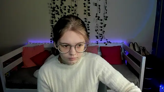 Snapshot of shy_elina01 chatting on October 21, 2025, 10:25 am shy elina01 online show from October 21, 2025, 10:25 am