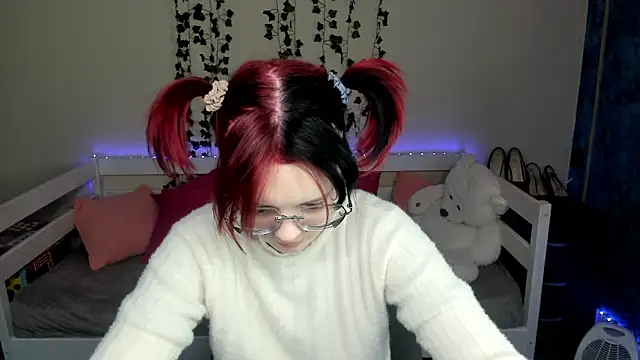 Snapshot of shy_elina01 chatting on November 9, 2025, 10:41 am shy elina01 online show from November 9, 2025, 10:41 am