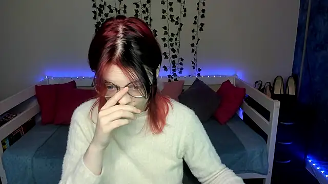 Snapshot of shy_elina01 chatting on November 21, 2025, 10:36 am shy elina01 online show from November 21, 2025, 10:36 am