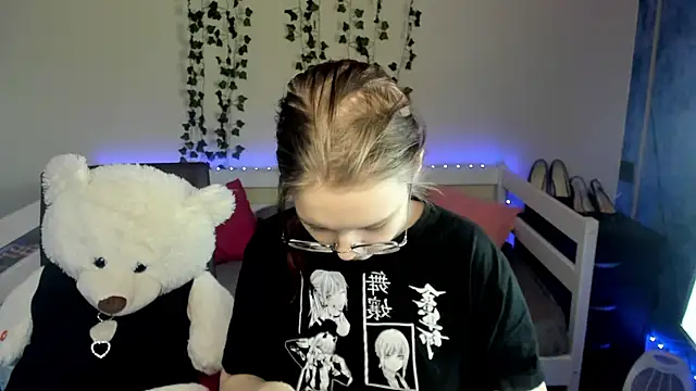 Snapshot of shy_elina01 chatting on November 5, 2025, 10:40 am shy elina01 online show from November 5, 2025, 10:40 am