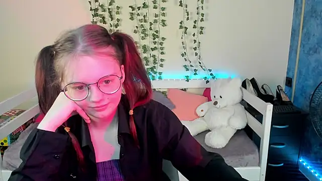 Snapshot of shy_elina01 chatting on October 2, 2025, 11:46 am shy elina01 online show from October 2, 2025, 11:46 am