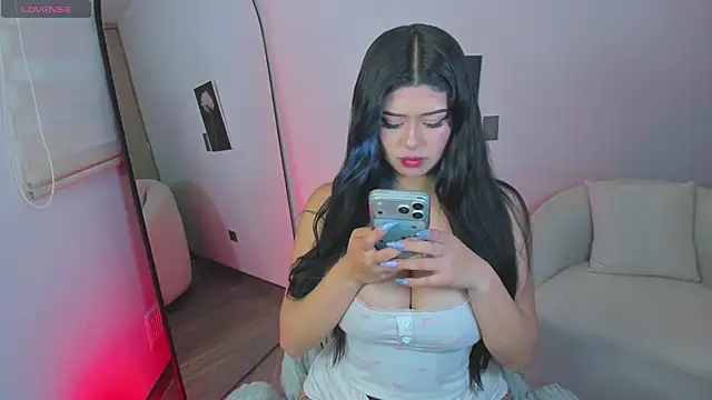 Snapshot of valeska__V chatting on June 14, 2026, 8:15 am valeska V online show from June 14, 2026, 8:15 am