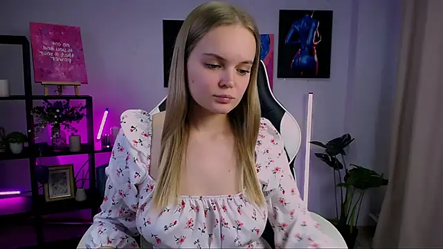 Snapshot of MargoBlonde chatting on November 21, 2025, 2:49 pm MargoBlonde online show from November 21, 2025, 2:49 pm