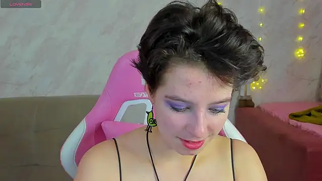 Sara Frayer online show from December 22, 2025, 1:06 am