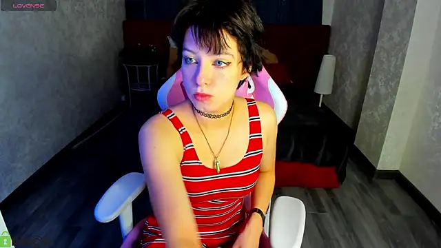 Snapshot of Sara_Frayer chatting on October 7, 2025, 1:06 am Sara Frayer online show from October 7, 2025, 1:06 am