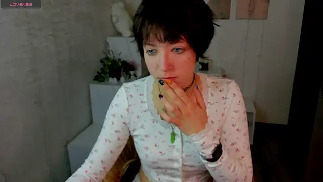Snapshot of Sara_Frayer chatting on October 8, 2025, 1:07 am Sara Frayer online show from October 8, 2025, 1:07 am