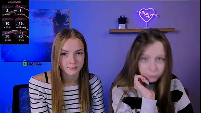 esme moore  online show from November 7, 2025, 9:36 am