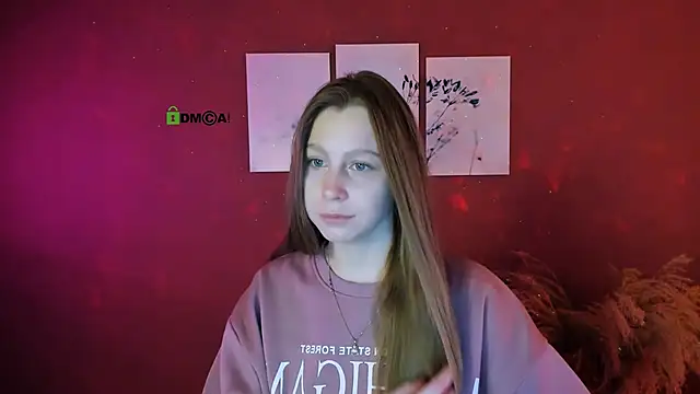 esme moore  online show from October 14, 2025, 8:37 am